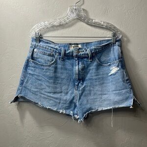Madewell relaxed denim shorts size 29.